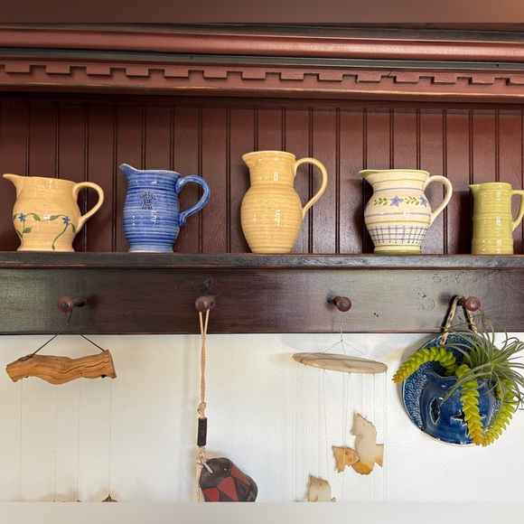 Vintage Country Living Mini Pitcher Set – Farmhouse Decor (Set of 5) - Picture 2 of 8
